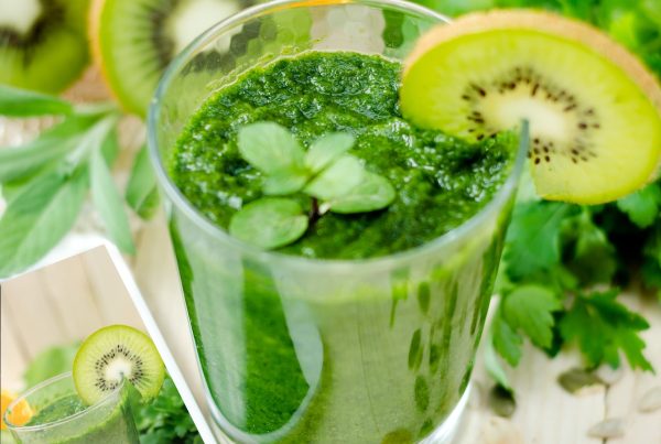 kiwi smoothie - picture used in an article about the top 6 fruits to boost health during winter