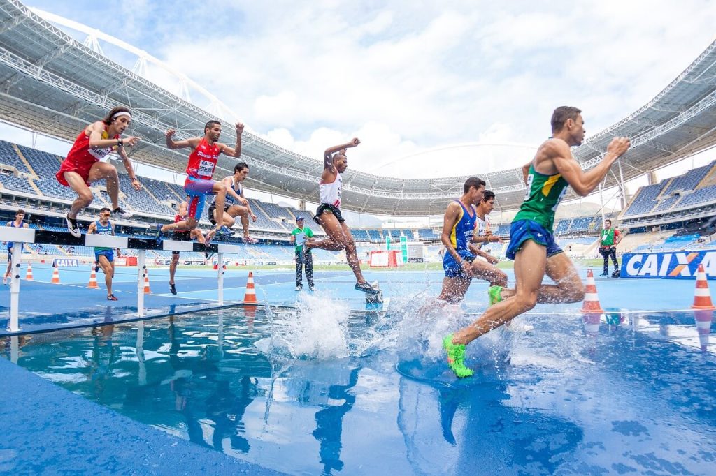 athletes running in a competition - this picture is used in article about the omega 3 benefits for sportspeople