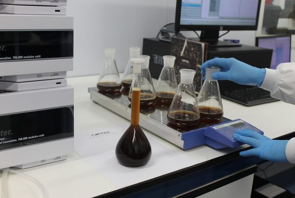 medical lab experimenting with substances - used in article on quality management in pharmaceutical industry