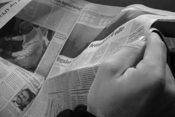 black and white picture of male hands holding a newspaper - anitiotic crisis Germany news